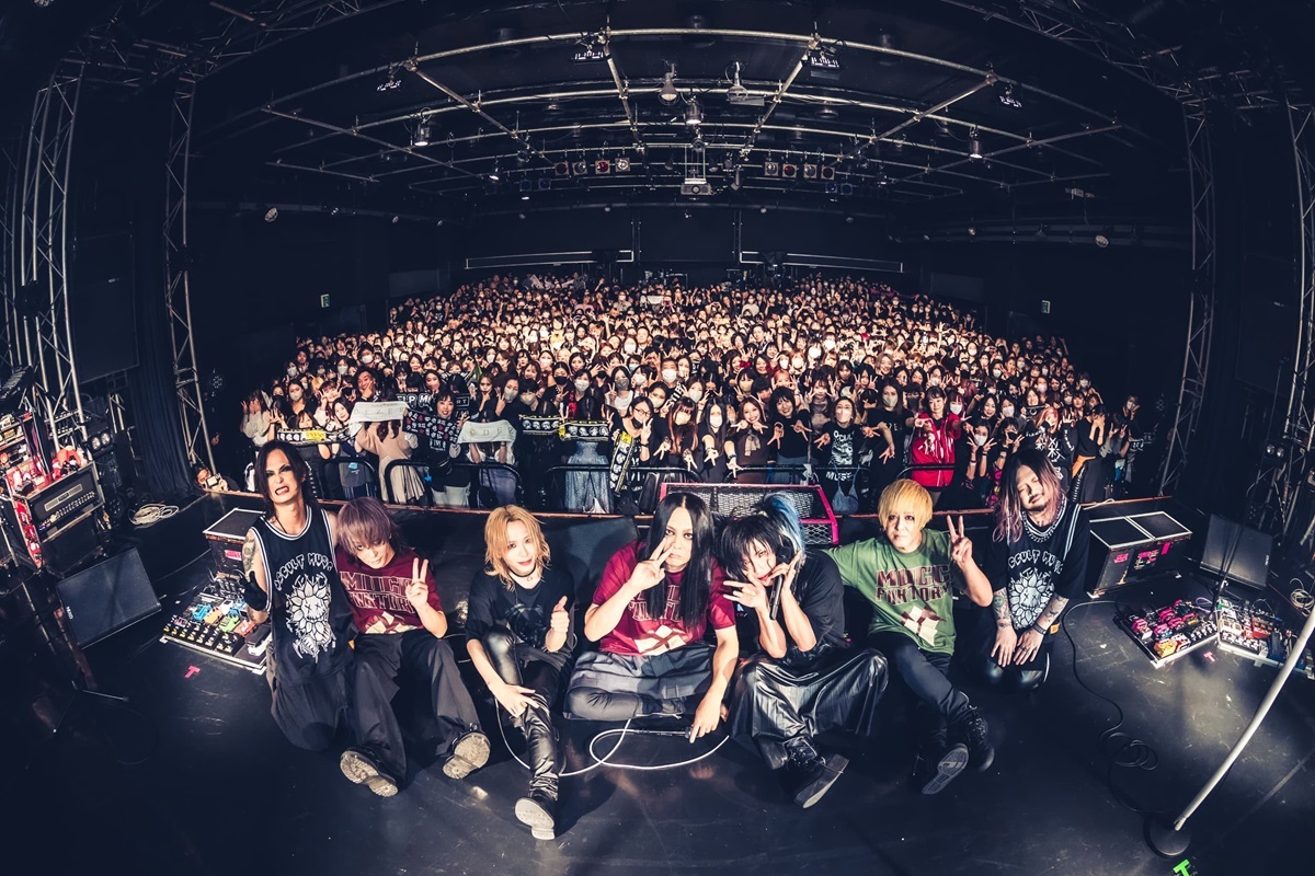 DEZERT×MUCC、真剣勝負で臨む対戦ゲームのようなツーマンライブ公式