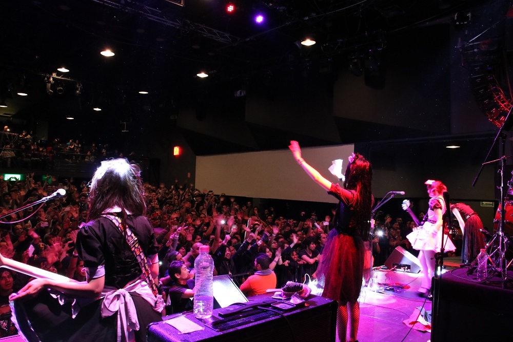 BAND-MAID 写真提供：日本クラウン