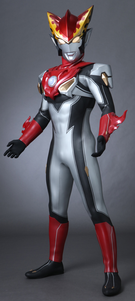 火のエレメントを宿す赤き姿 兄の「ウルトラマンロッソ」