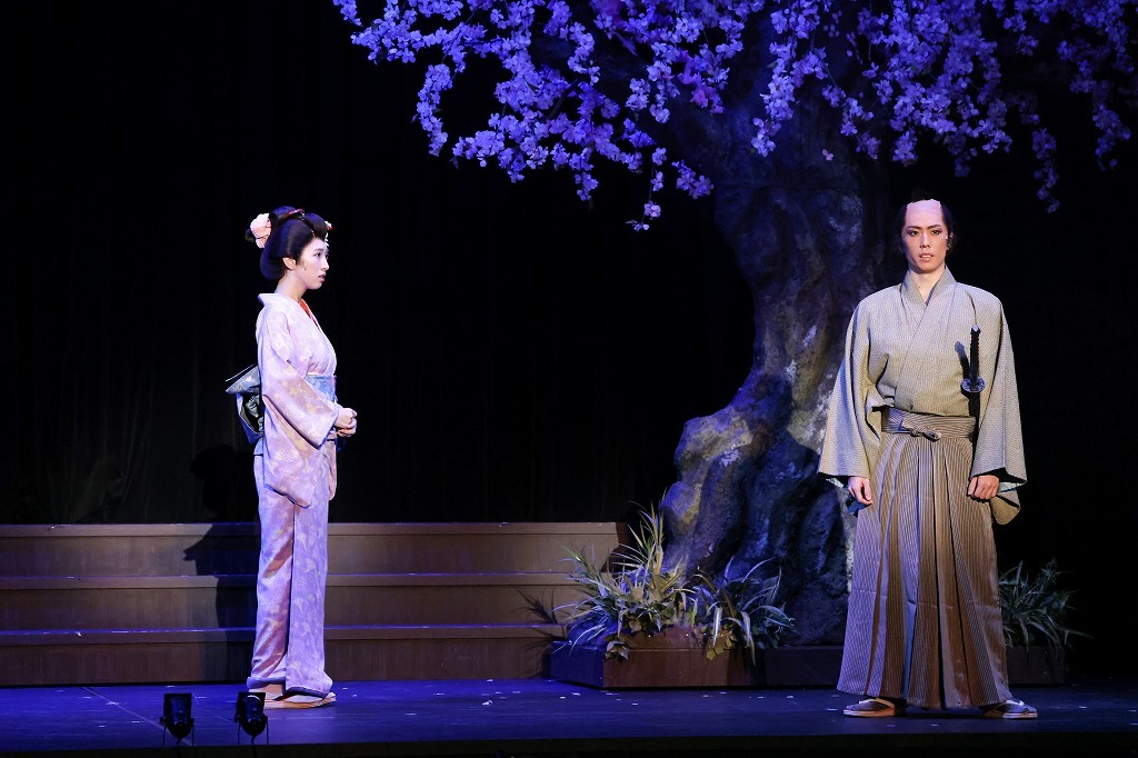 『陽だまりの樹』舞台写真 　（C)舞台「陽だまりの樹」製作委員会／宮川舞子