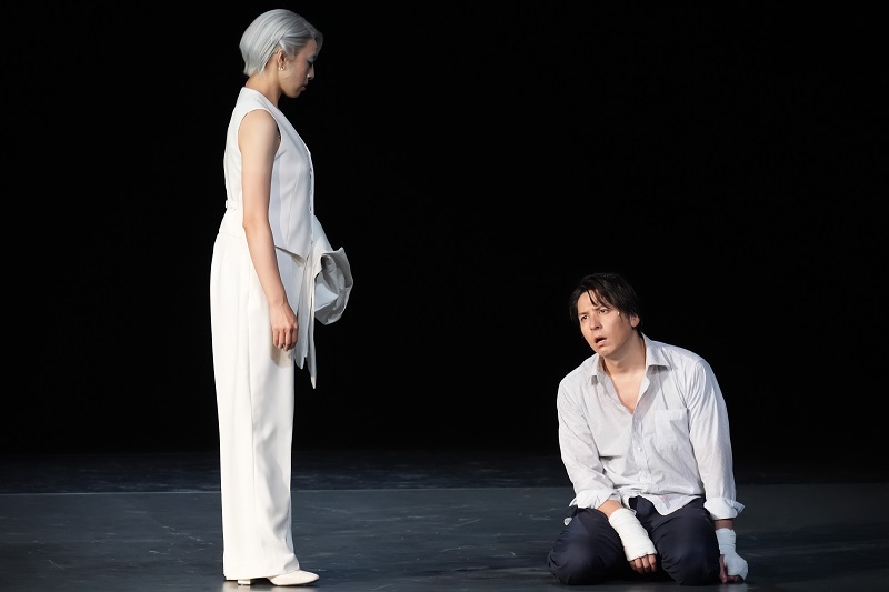 （右から）伊礼彼方、音月 桂 　　　　　　撮影：田中亜紀