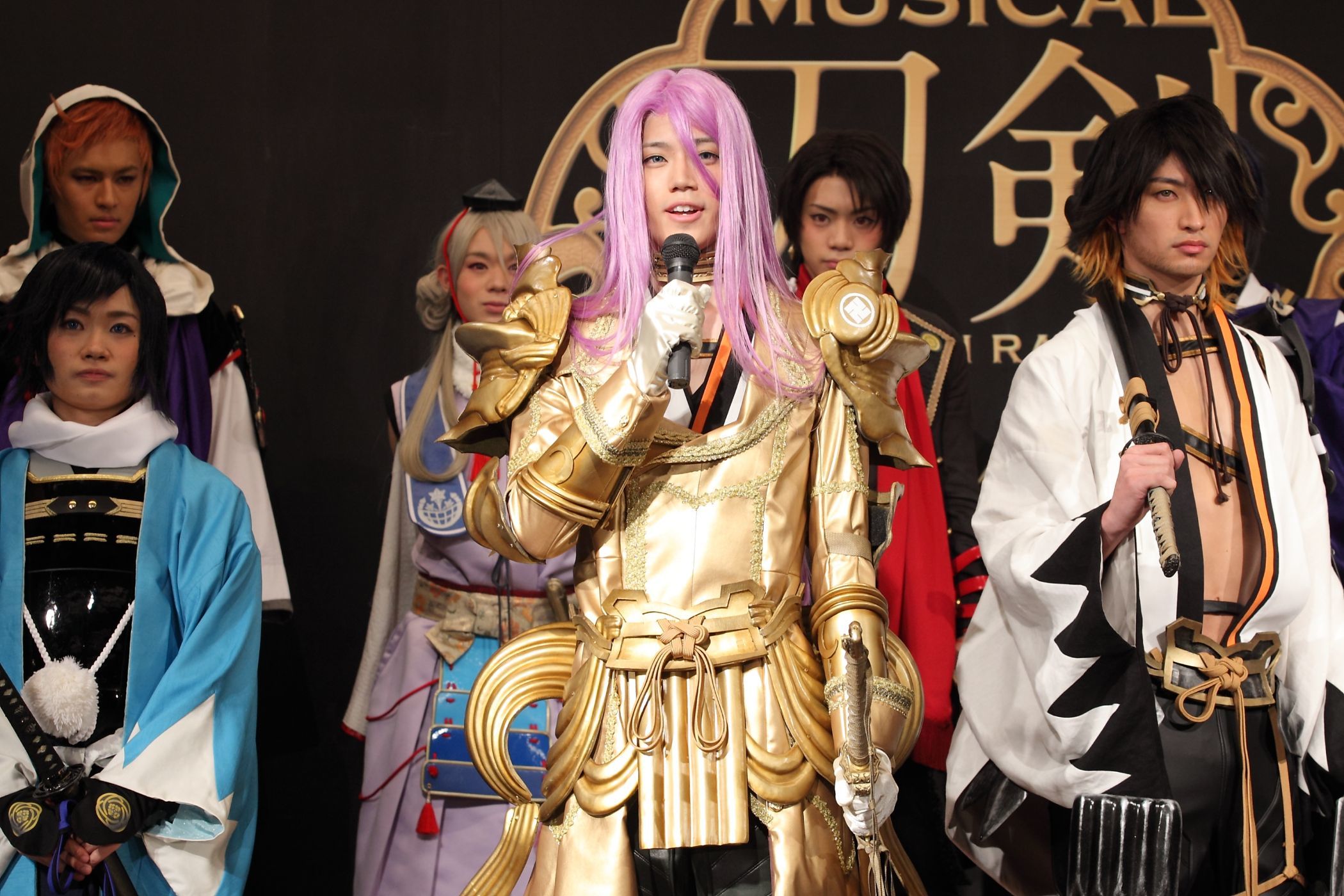 蜂須賀虎徹役の高橋健介 （撮影＝中原義史）
