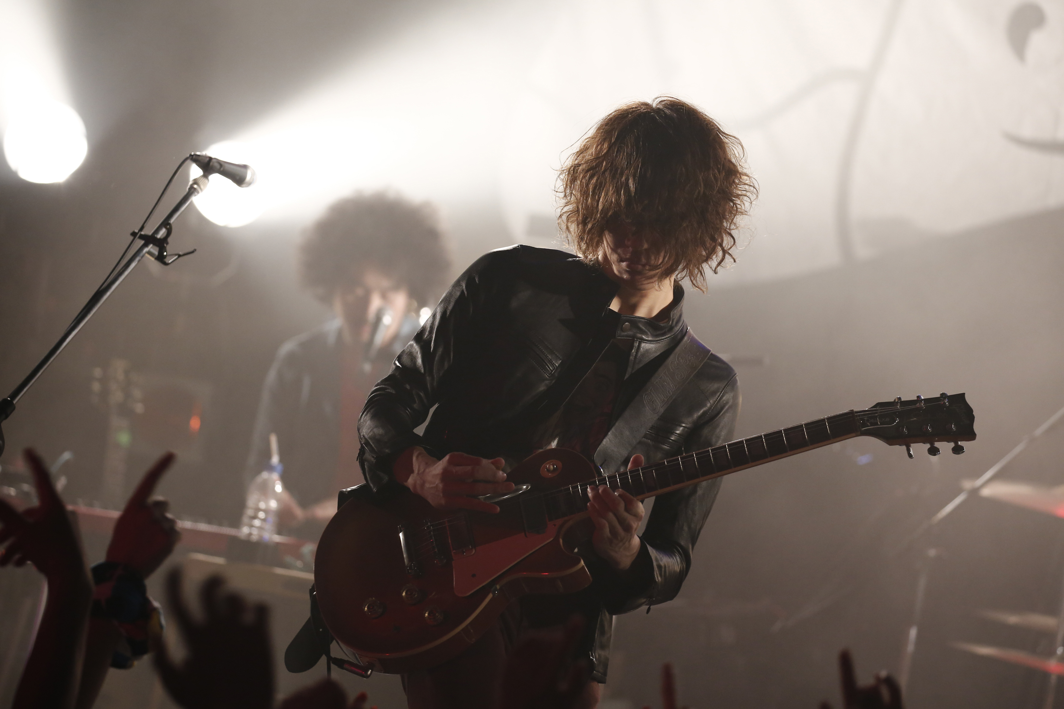 GLIM SPANKY 　Photo by HAJIME KAMIIISAKA