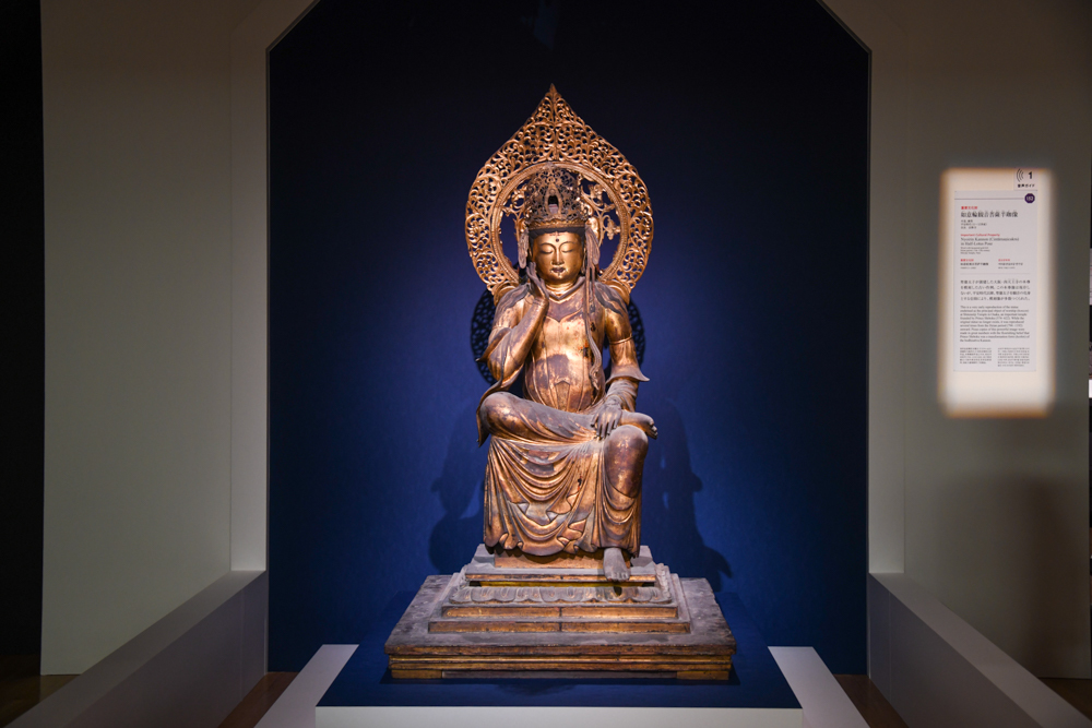 《如意輪観音菩薩半跏像》 平安時代（11〜12世紀）　奈良・法隆寺蔵