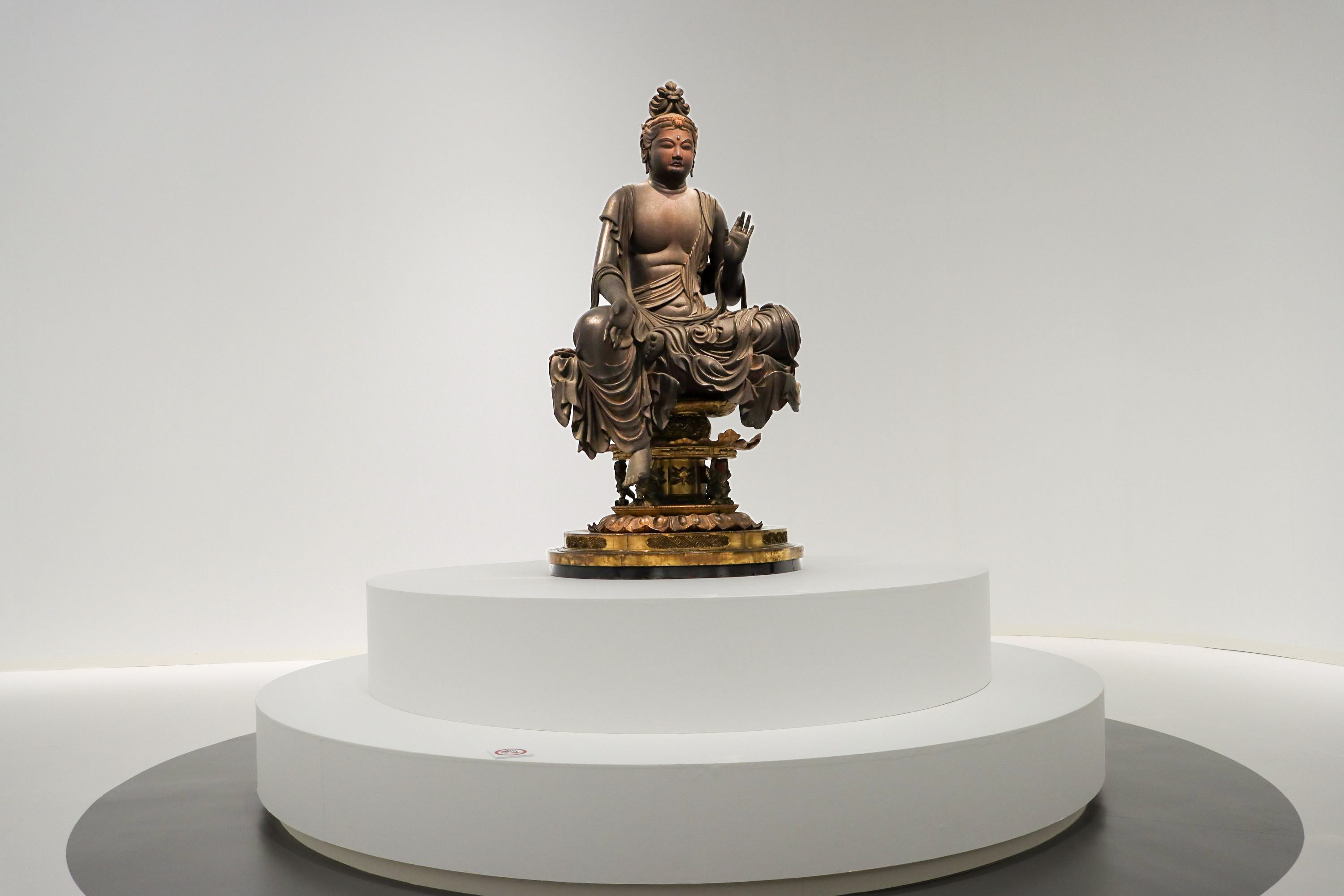 国宝「菩薩半跏像」（平安時代（8世紀））、京都・宝菩提院願徳寺）