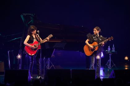 岸谷香、弾き語り2マンツアーファイナル公演をmiwaを迎えて開催　バンドツアーの開催も発表に