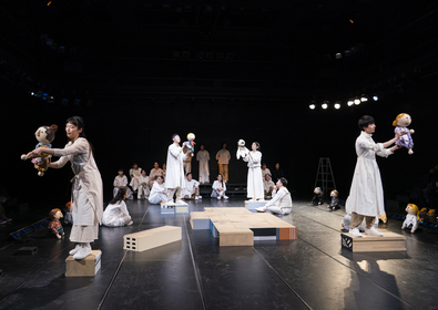 東京演劇道場 第二回公演『わが町』（構成・演出・翻訳：柴幸男）が開幕。ワイルダーの原作、東京を舞台に作品を立ち上げ