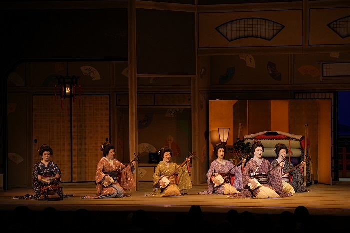第三部『ふるあめりかに袖はぬらさじ』芸者お園=坂東玉三郎 ／(C)松竹