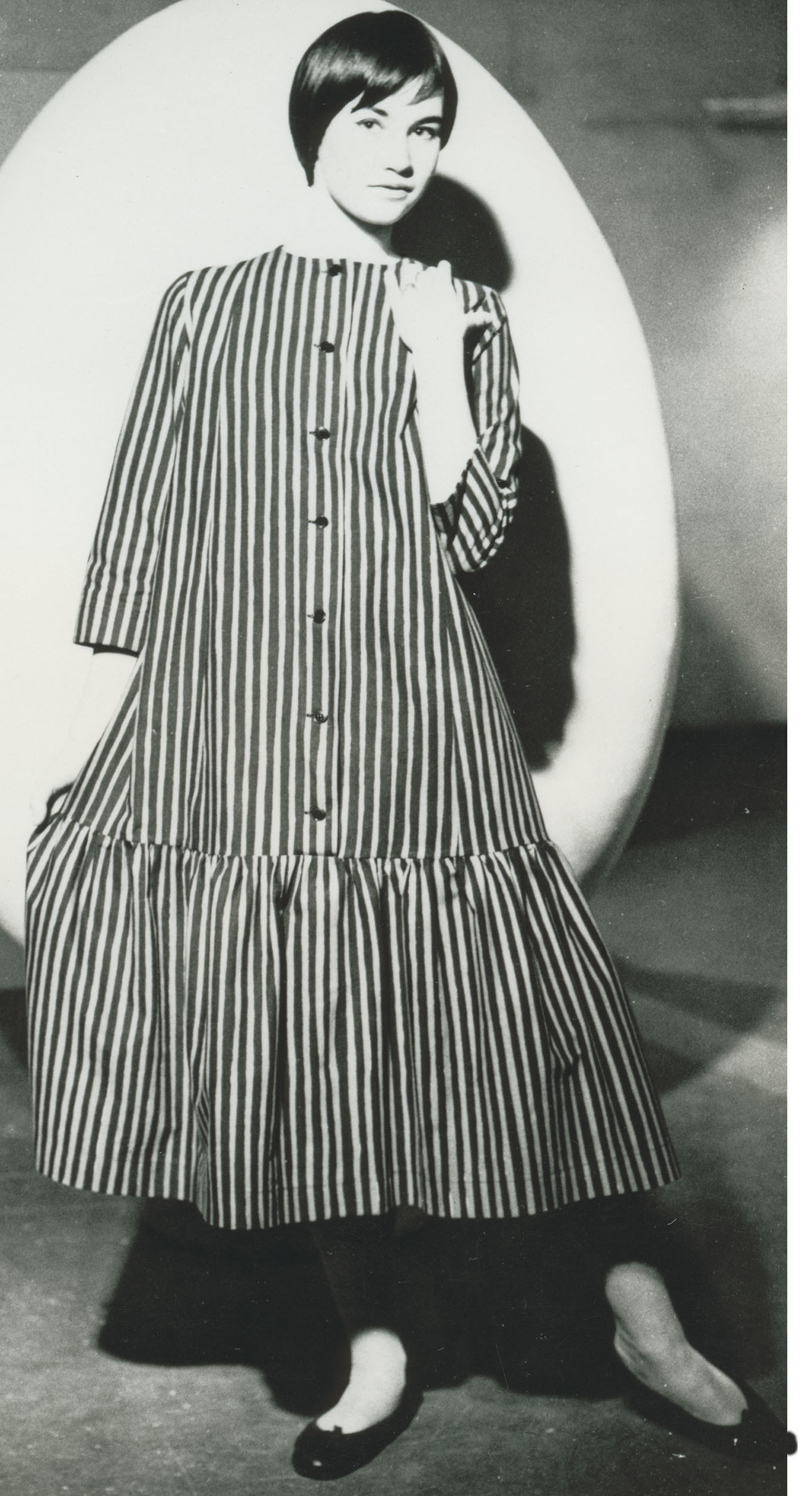 ドレス≪キヴィヤルカ≫、1957年　ファブリック≪ピッコロ≫（ピッコロ［擬音］）、1953年、 服飾・図案デザイン：ヴオッコ・ヌルメスニエミ　Design Museum Archive