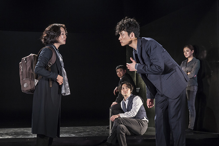「知人たち」 (C)Nah Seung-yeol, provided by National Theater Company of Korea ※前回公演より