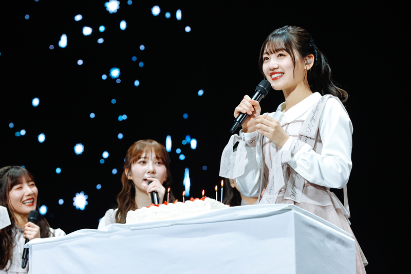 第一日目の12月17日は「みーぱん」こと佐々木美玲の誕生日だった。 日向坂46（カメラ：上山陽介）