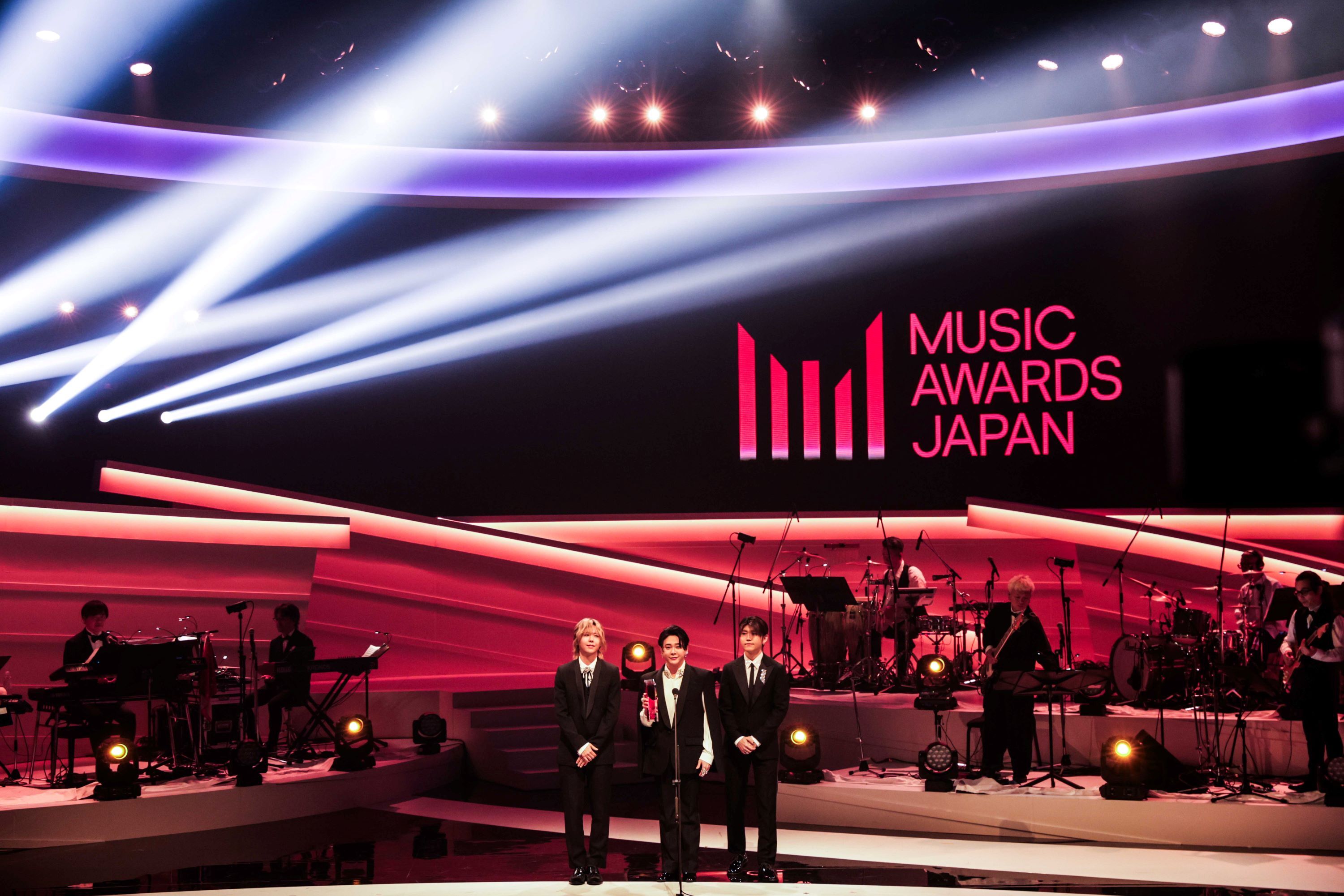 【最優秀ジャパニーズソングアーティスト賞】Mrs. GREEN APPLE (c)CEIPA /MUSIC AWARDS JAPAN2025