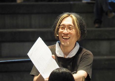 「アキラさん」の愛称で親しまれれている宮川のプログラムは毎回好評。フィナーレは初指揮だが、アンコールの「マツケンサンバⅡ」まで、ずっと盛り上がりそう！