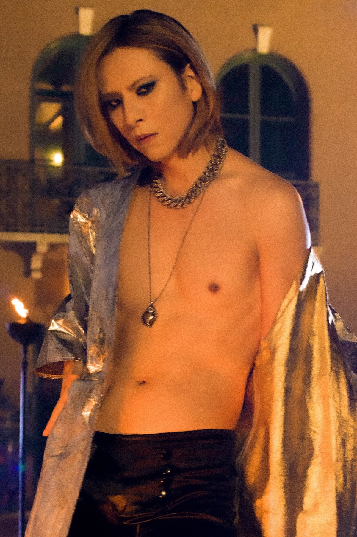 YOSHIKI写真集「XY」より