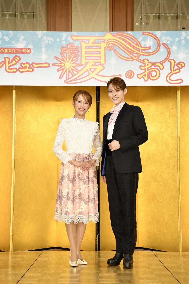 （右から）翼和希、千咲えみ