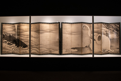 伊藤 若冲 《象と鯨図屛風》 紙本墨画 六曲一双 各159.4×354.0cm  寛政9年（1797） 滋賀・MIHO MUSEUM