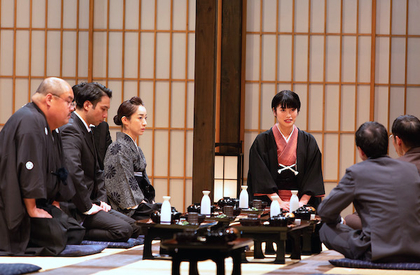 青年団公演『日本文学盛衰史』について、作・演出の平田オリザに聞く～「見てわからなくても演劇全体として面白くなればいい」