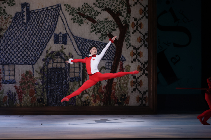 Alice’s Adventures in Wonderland© by Christopher Wheeldon  （撮影：長谷川清徳）