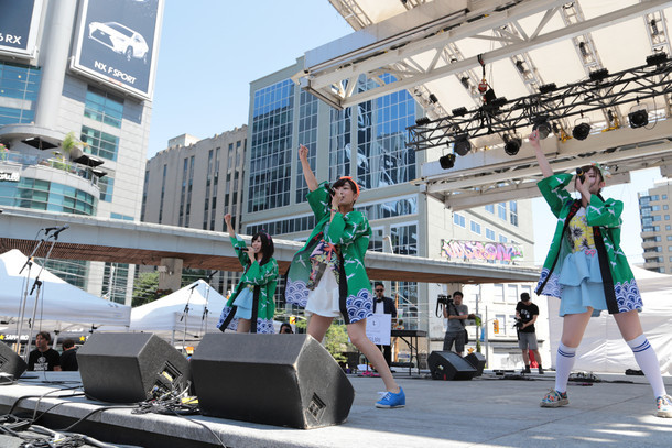 LinQによる「JAPANESE SUMMER FESTIVAL『日本祭り』」ライブの様子。 （写真提供：ジョブ・ネット）