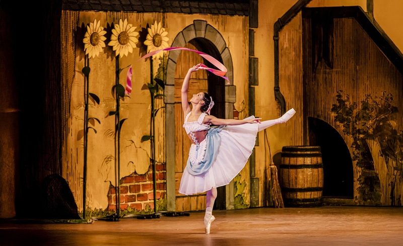 ロイヤル・バレエ『リーズの結婚』（原題：LA FILLE MAL GARDÉE）(C)ROH 2016. Photographed by Helen Maybanks_lo