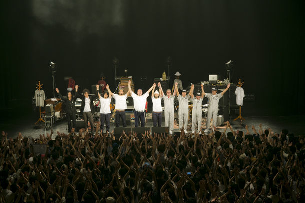 「10th Anniversary BEST盤TOUR QUTIMA Ver.22」東京・Zepp Tokyo公演の様子。（Photo by KAZUHARU IGARASHI）