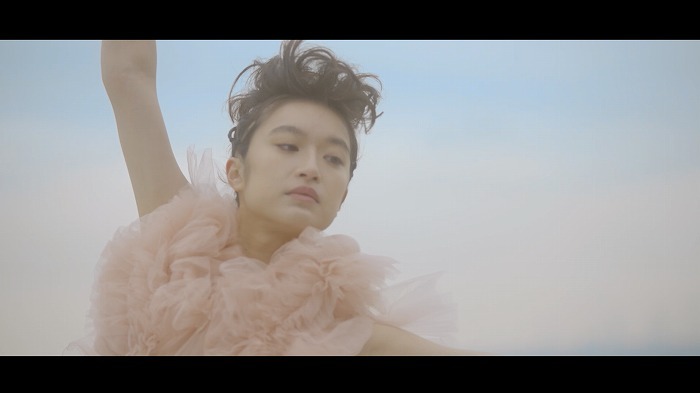 『VOGUE JAPAN』 (C) 2022 Conde Nast Japan. All rights reserved.