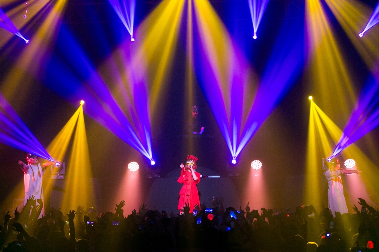 『ASOBINITE!!! -KYARY PAMYU PAMYU BIRTHDAY SPECIAL- YSTK×KPP CLUB EDITION』 撮影＝前田政宗(Masamune Maeda)