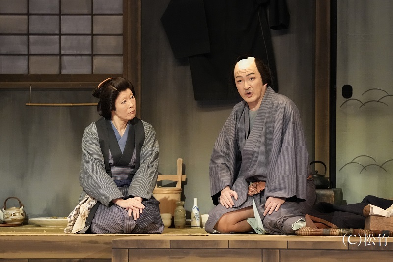 『芝浜革財布』（左より）政五郎女房おたつ=寺島しのぶ、魚屋政五郎=中村獅童