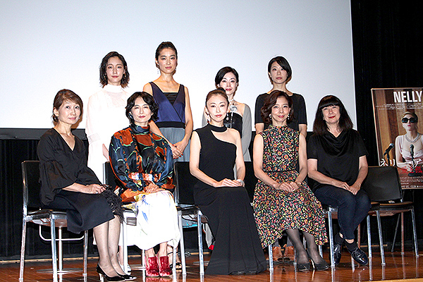 （前列左から）松本百合子、小島聖、松雪泰子、霧矢大夢、マリー・ブラッサール（後列）、芦那すみれ、初音映莉子、宮本裕子、奥野美和