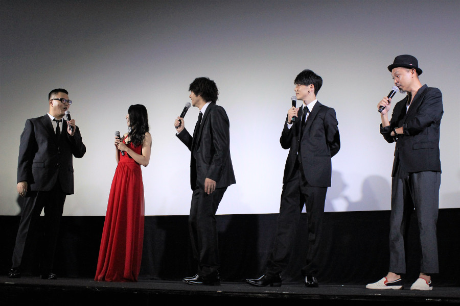 映画『闇金ドッグス6』 左から、長谷川忍、西原亜希、山田裕貴、青木玄徳、元木隆史監督