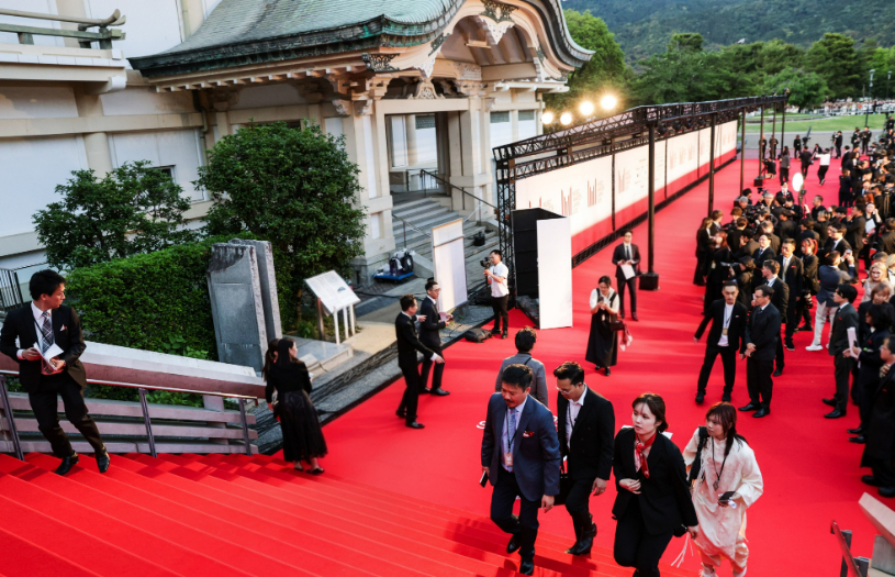 『MUSIC AWARDS JAPAN 2025』授賞式　レッドカーペットのようす