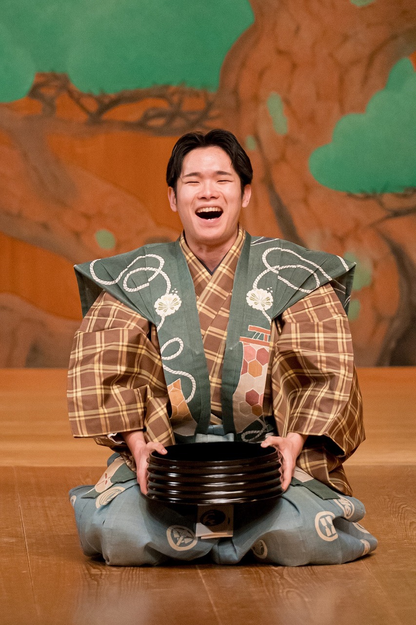 お酒を吞むシーン