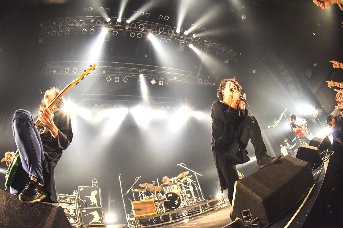 ACIDMAN×ストレイテナー×THE BACK HORN 盟友が集ったツアー初日