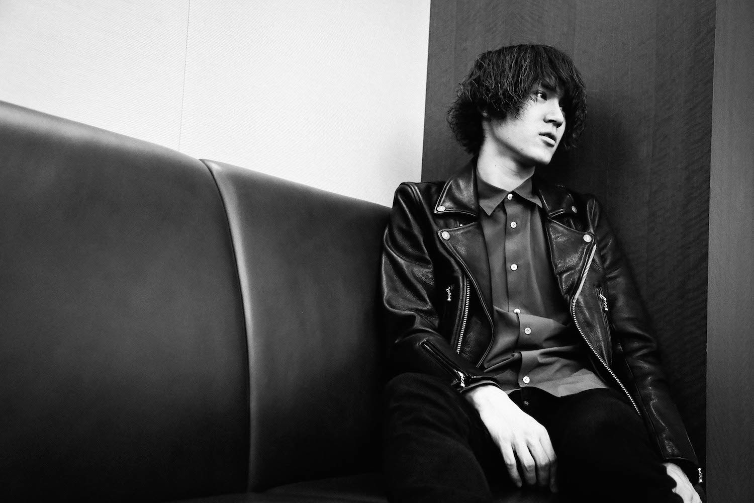 GLIM SPANKY・亀本寛貴 撮影＝風間大洋