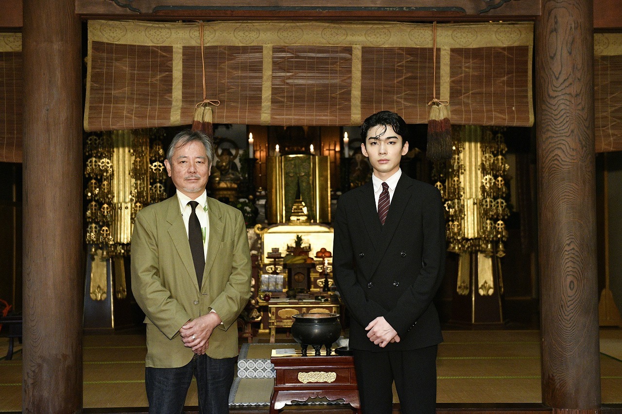 清瀧寺にて　（左から）齋藤雅文、市川染五郎
