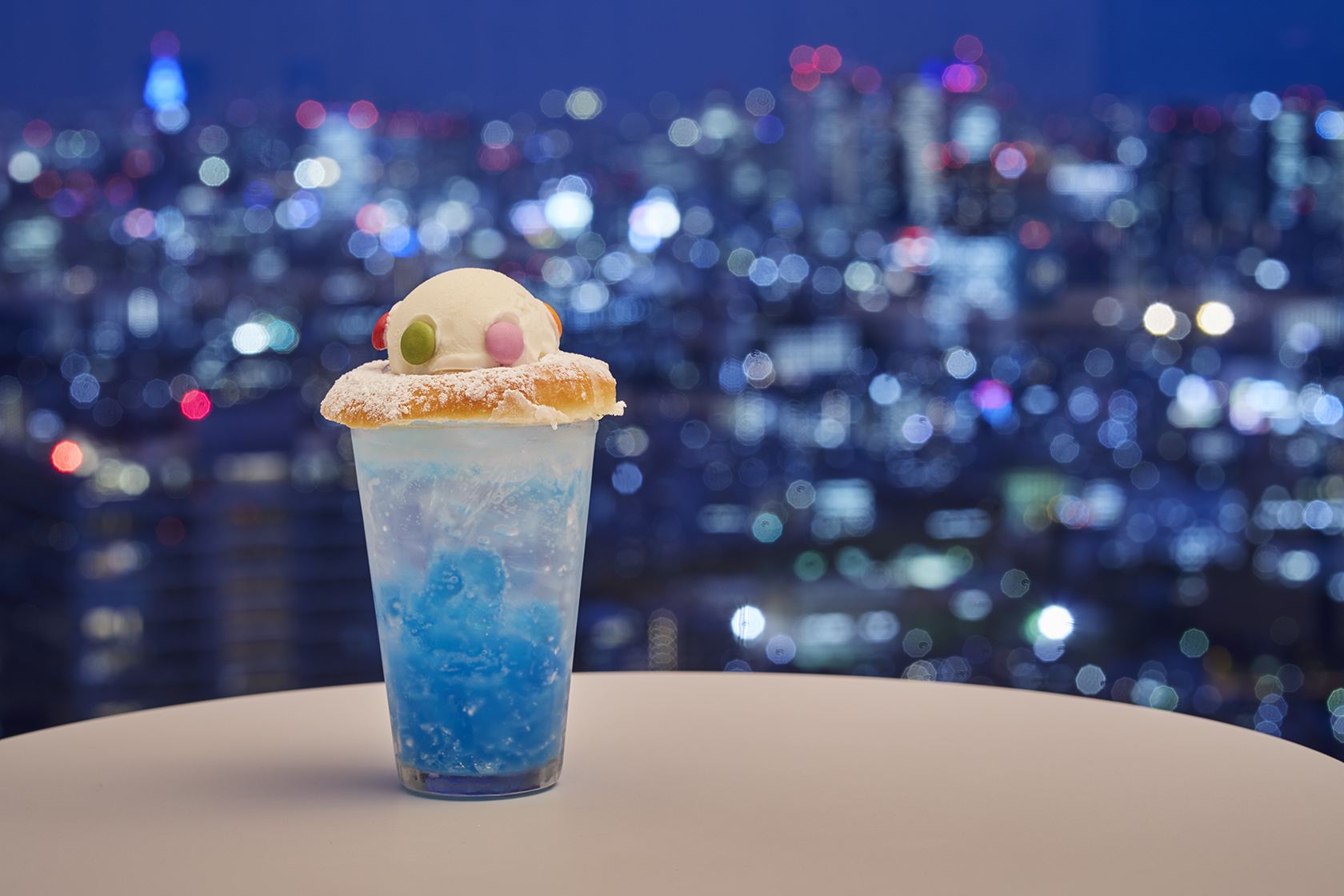 Cafe Quu Quu Quu：UFOをイメージした期間限定特別メニュー「UFOソーダ」(750円)