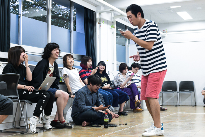 礒村夬（立っている男）