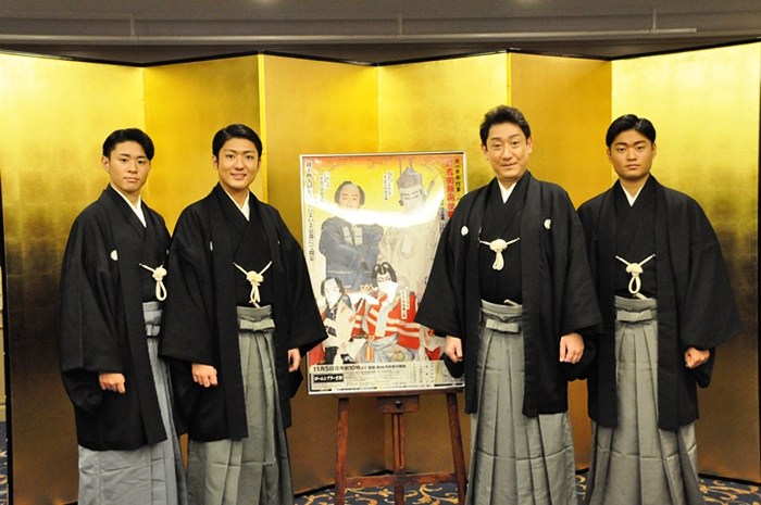 （左から）中村歌之助、中村橋之助、中村芝翫、中村福之助。
