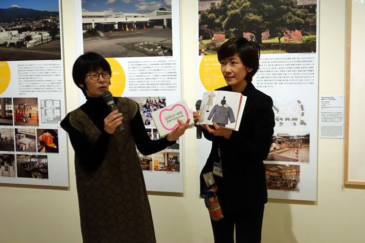 左より：青森県立美術館　学芸主幹　板倉容子、パナソニック 汐留ミュージアム　学芸員　大村理恵子