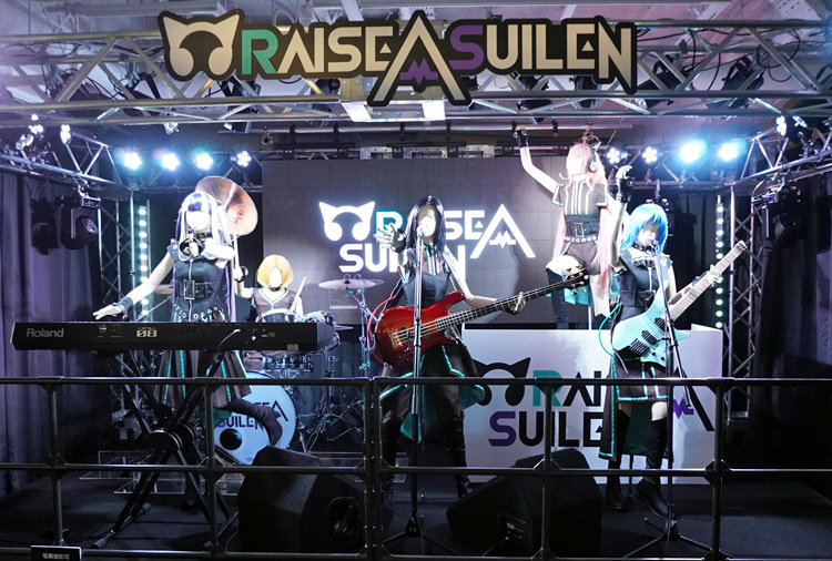 「RAISE A SUILEN」のステージ