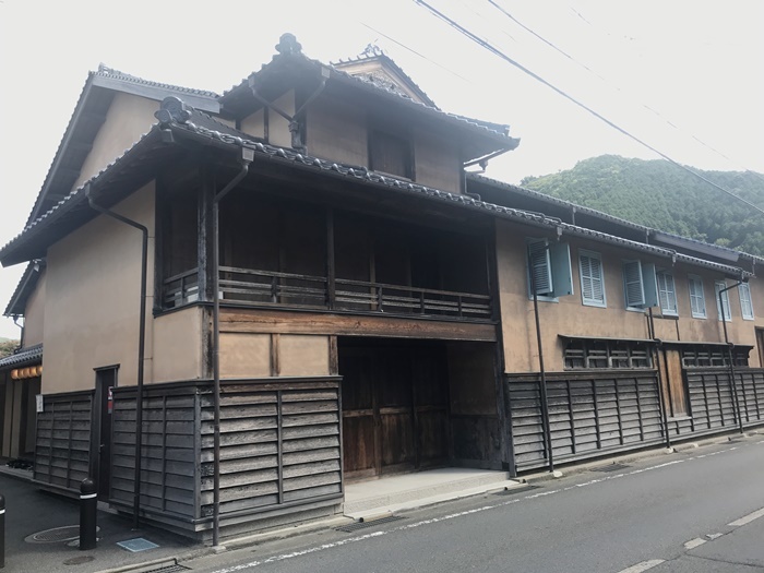 ［出石永楽館］外観（昼間に撮影）。 ［撮影］吉永美和子