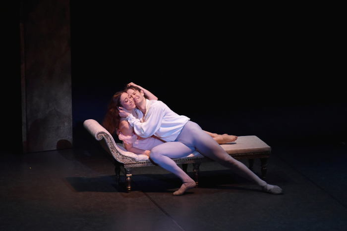 Ballet Company West Japan 第1回公演より『椿姫』A.エルフィンストンと　撮影：文元克香（テス大阪）