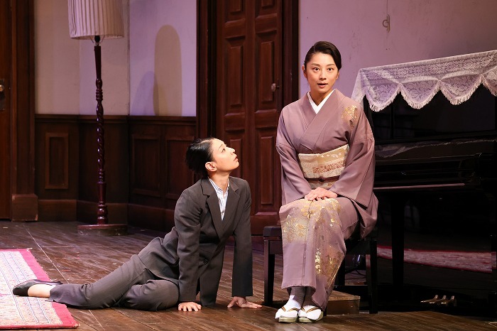 左から、朝海ひかる、小池栄子 （写真＝宮川舞子）
