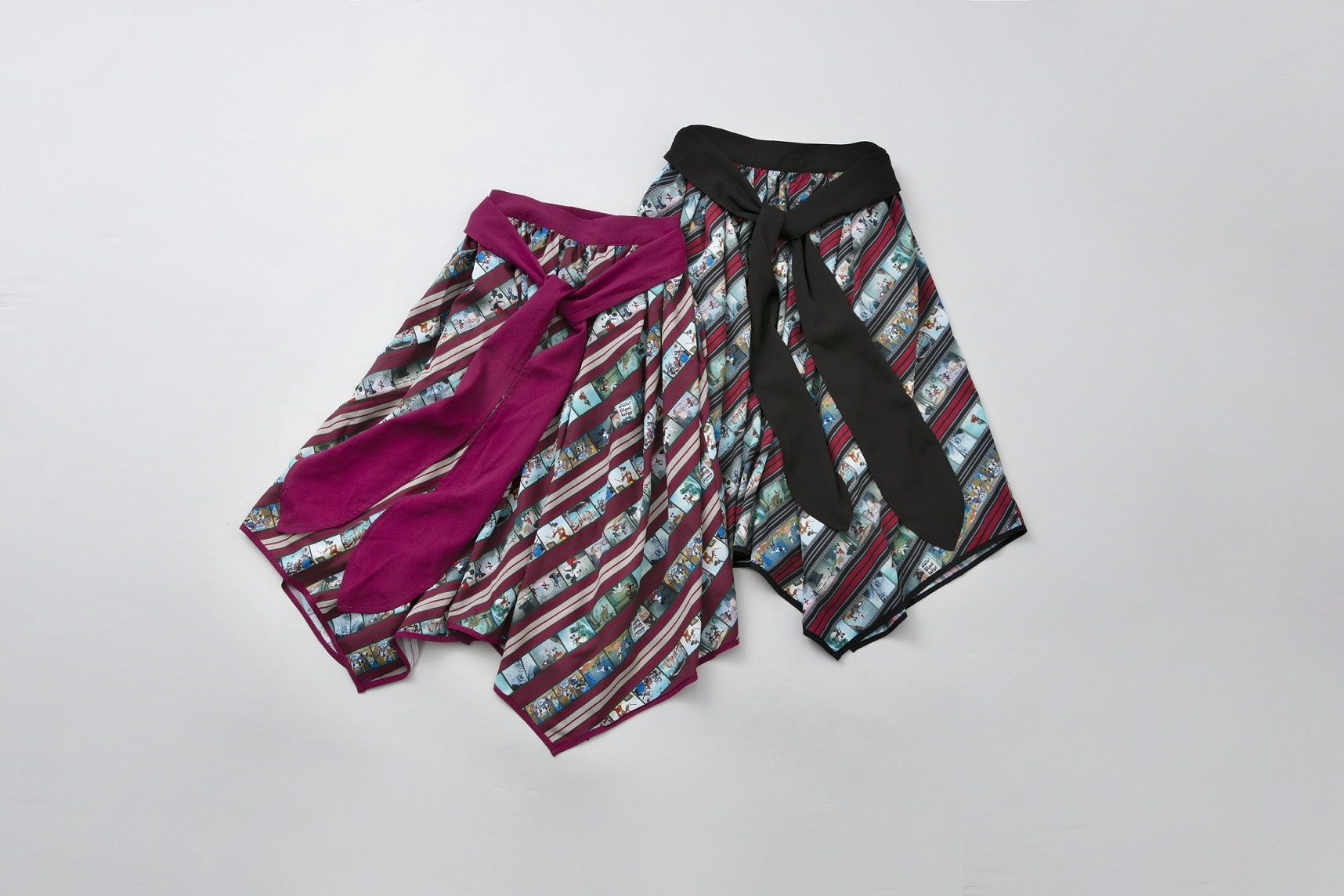a. axes femme／5F シネマフィルム柄スカート 価格：各7,452円(税込)