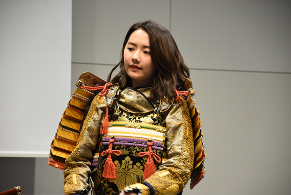 椎木里佳氏