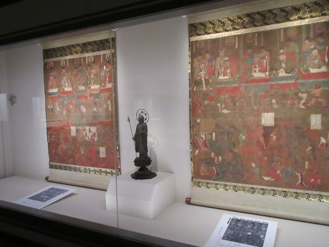「十王地獄図」でも左右を入れ替え中央に地蔵菩薩を配置することで、当時の堂内の様子を追体験できる