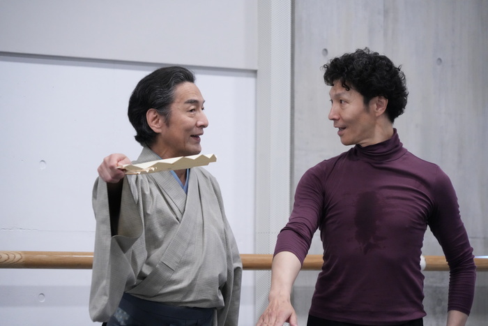 『展覧会の絵』リハーサル　藤間蘭黄（左）と山本隆之（右）　©Sayako Abe