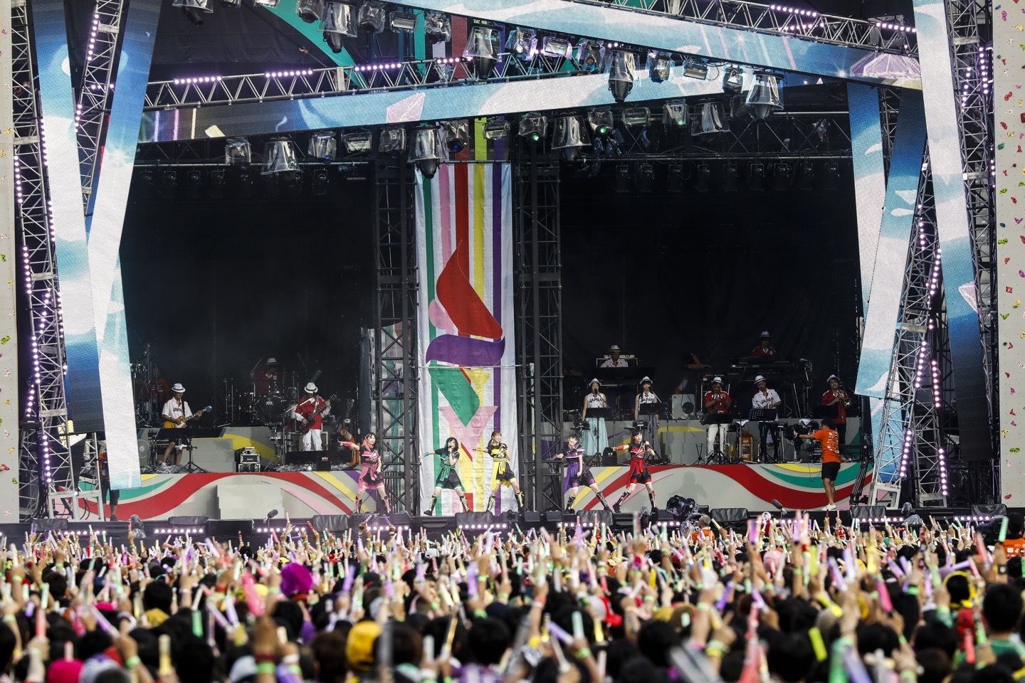 『ももクロ夏のバカ騒ぎ2017 -FIVE THE COLOR Road to 2020- 味の素スタジアム大会会場』1日目 Photo by HAJIME KAMIIISAKA＋Z