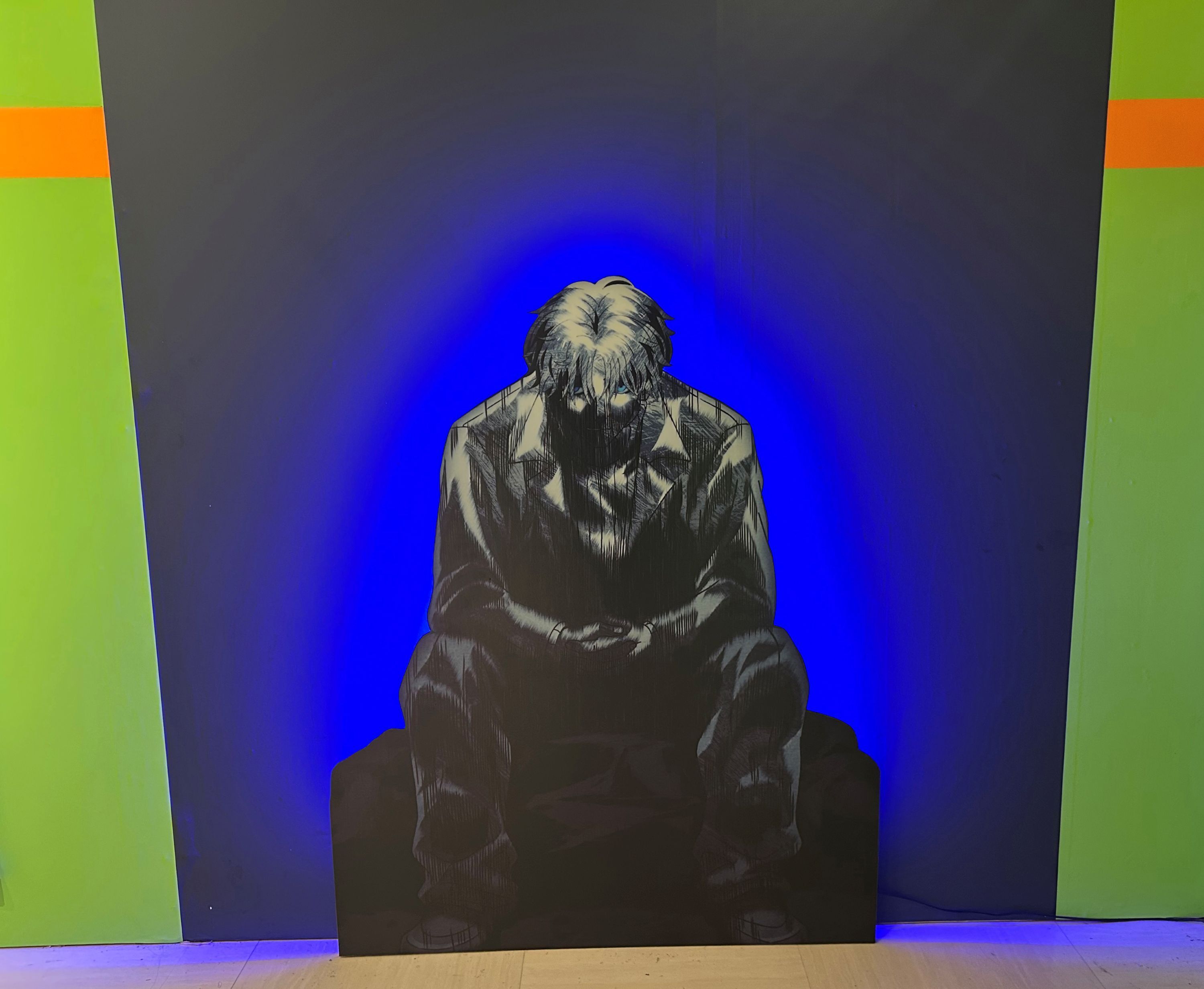 展示風景※展示画像は一例です。 (c)鈴木祐斗／集英社・SAKAMOTO DAYS製作委員会