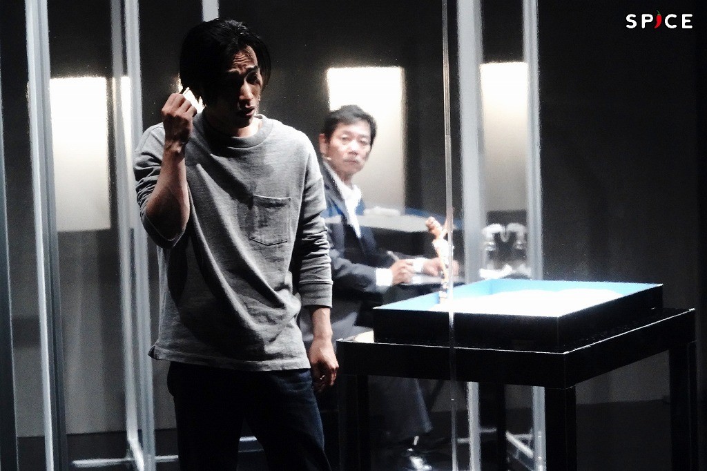 舞台『YARNS』ゲネプロより　（左から）大山将司、中村まこと 撮影：岩田えり